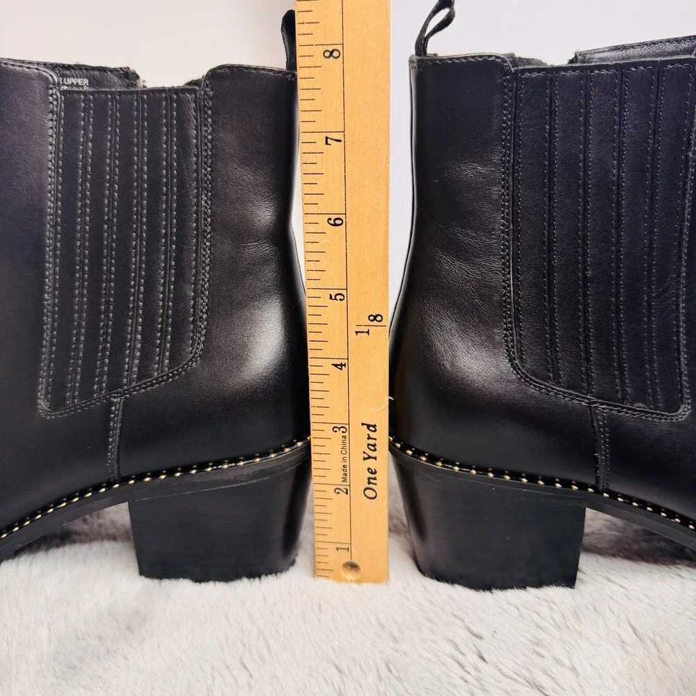 Deltan, women's Sz 9 black‎ leather zip-up studded heeled ankle boots